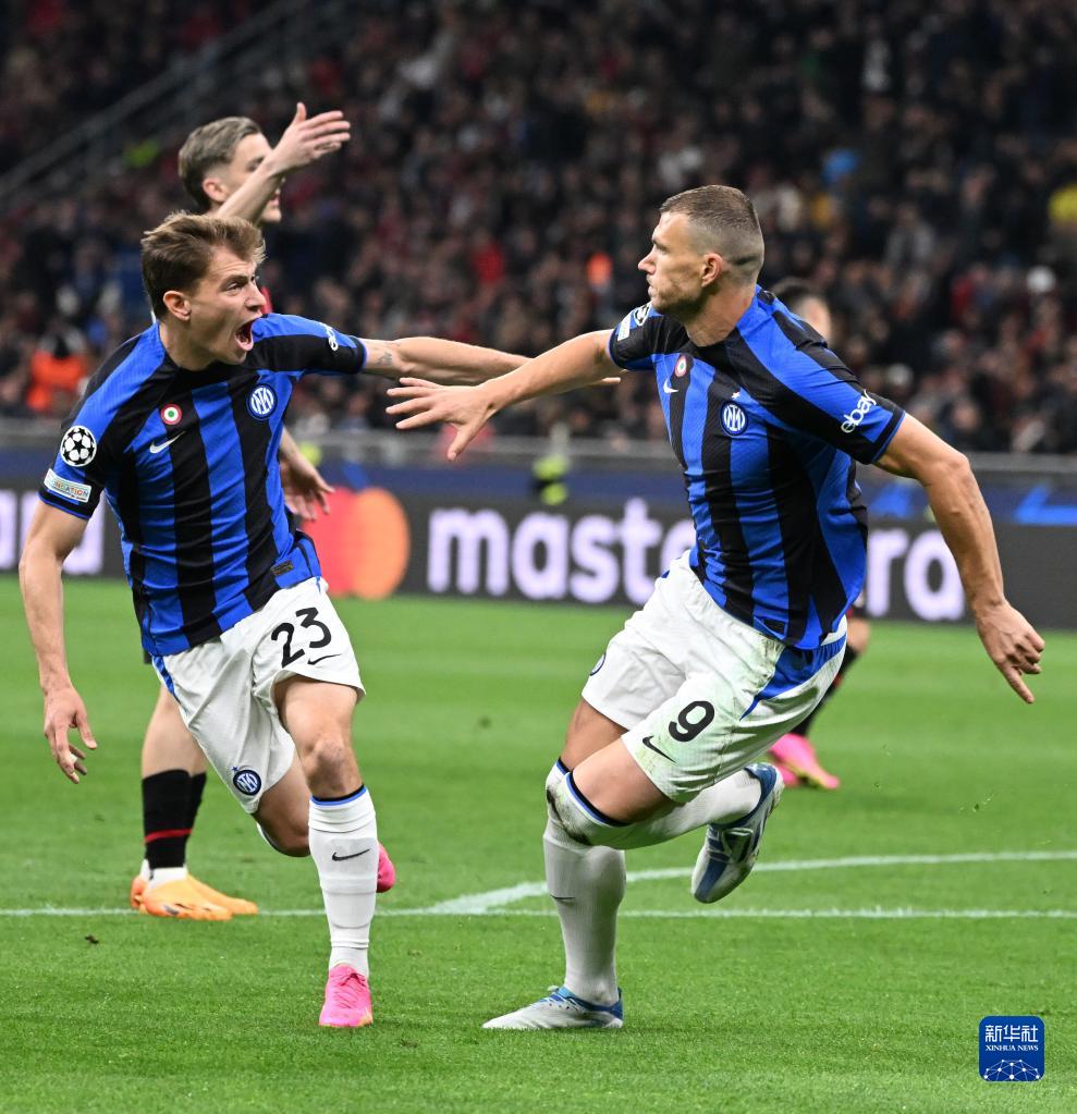 须服从集体 须服从集体